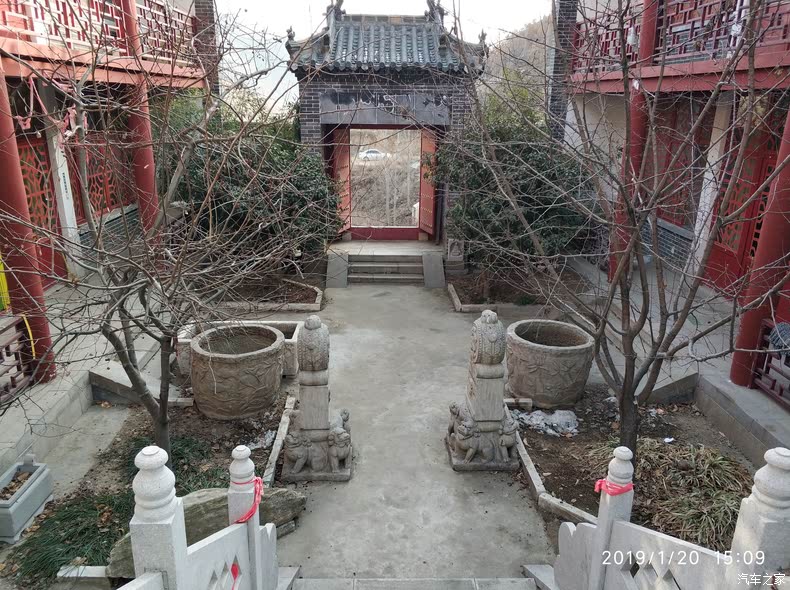 芦斗寺位居山东曲阜市九仙山,其地仙雾缭绕,向为洗脱尘俗,修心养性之