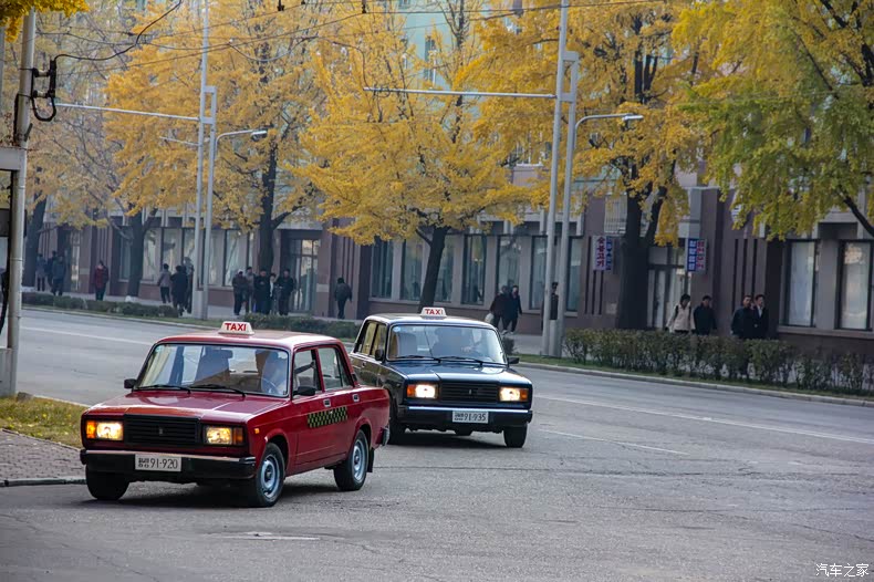 平壤接头的老式出租车,你能看出是什么型号吗?