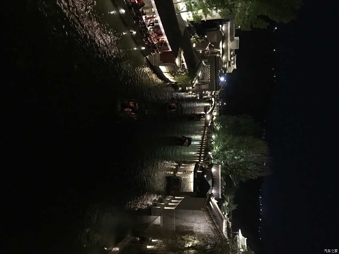 河边夜景