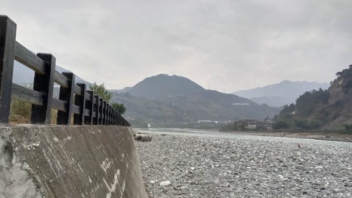 前面就是红军当年强渡大渡河的地方