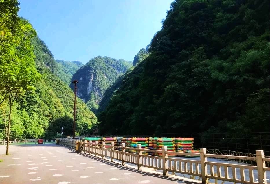 精群山环绕,瀑布长流——重庆神龙峡风景区