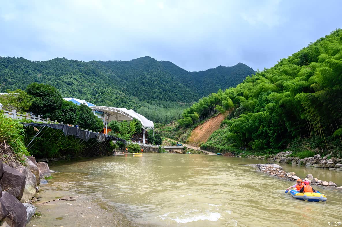 精这个夏日,一起到桐庐虎啸峡漂流吧