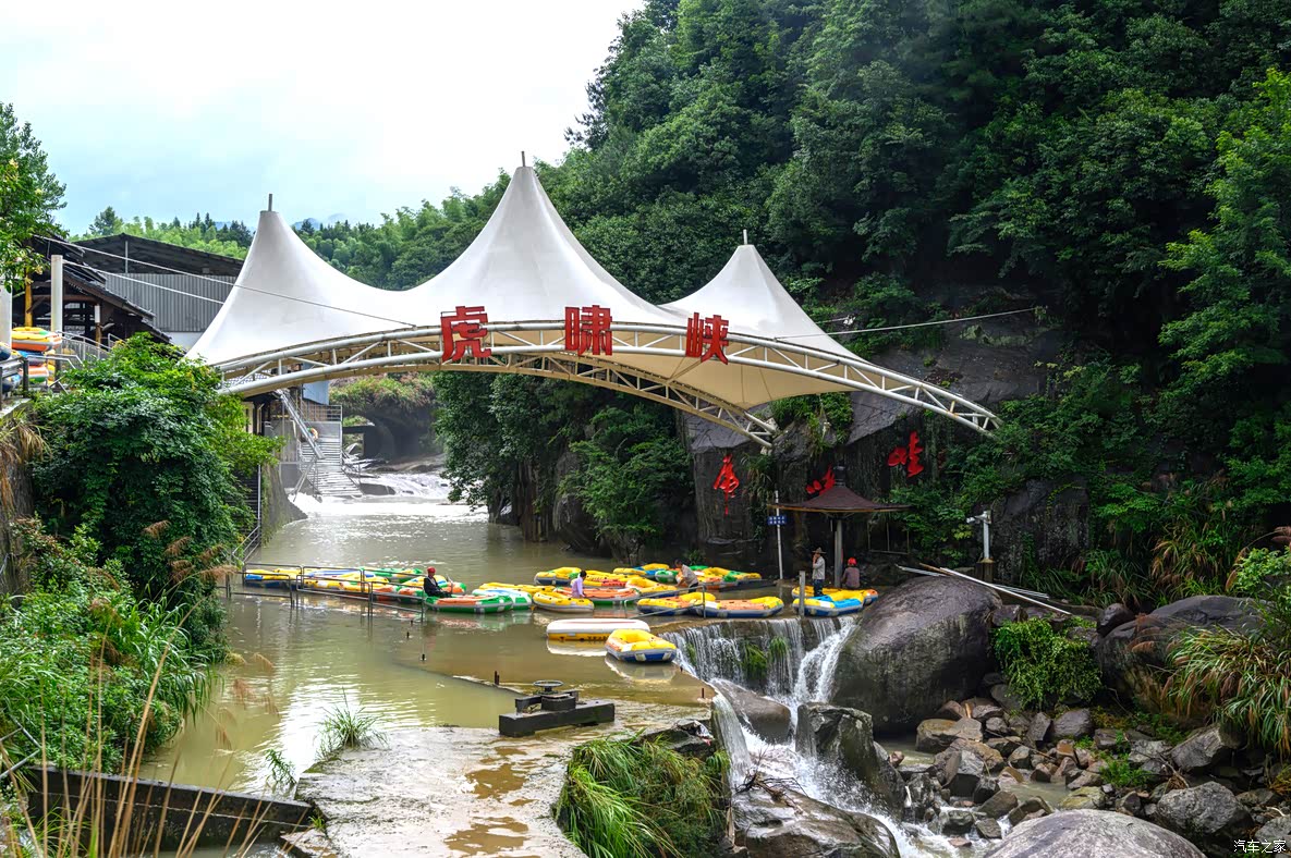 精这个夏日,一起到桐庐虎啸峡漂流吧