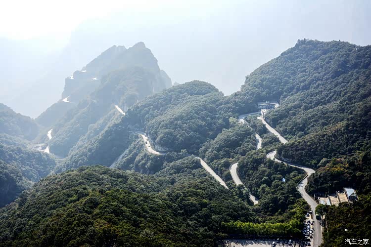 于胜利在望了！123/ 193茱萸峰顶的真武殿。124/ 193给我家领导留个纪念125/ 1931