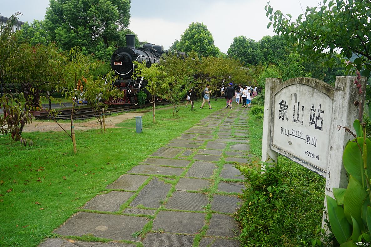 校园里的火车站,记录了中国美术学院的历史:校址从孤山—南山路