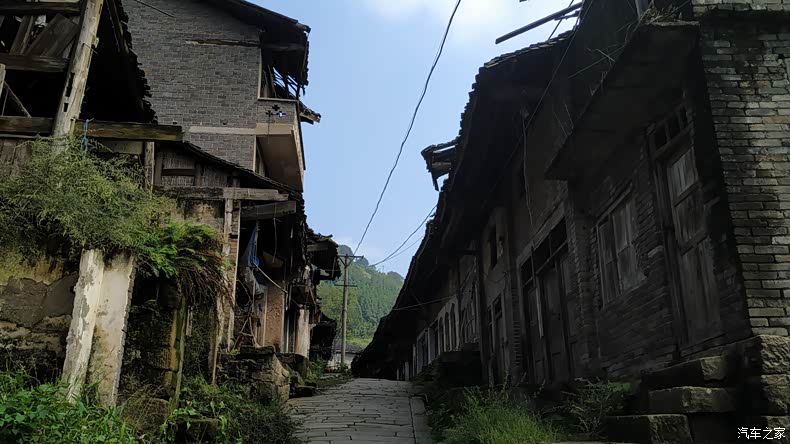 渡市古镇的兴起源于渡市的水利,这里是达州的洲河水域流过渡市.