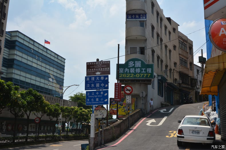看路标快到淡水中学了,改往哪里走?