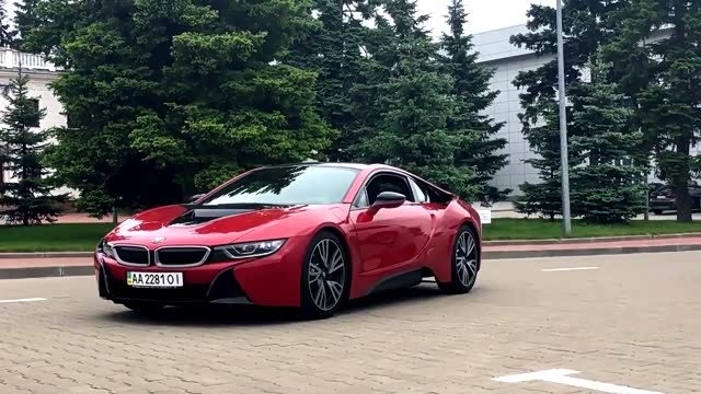 街头最亮眼 街拍宝马i8质子红限量版