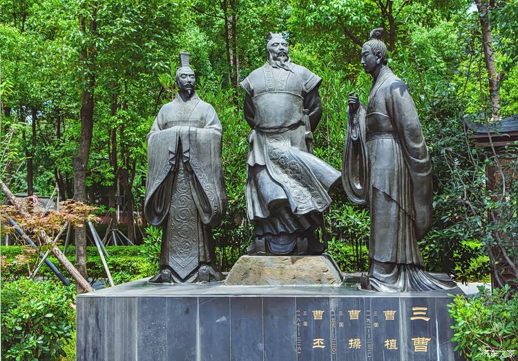 在蜀国古都看到三曹的雕塑说实话我还是有点意外的