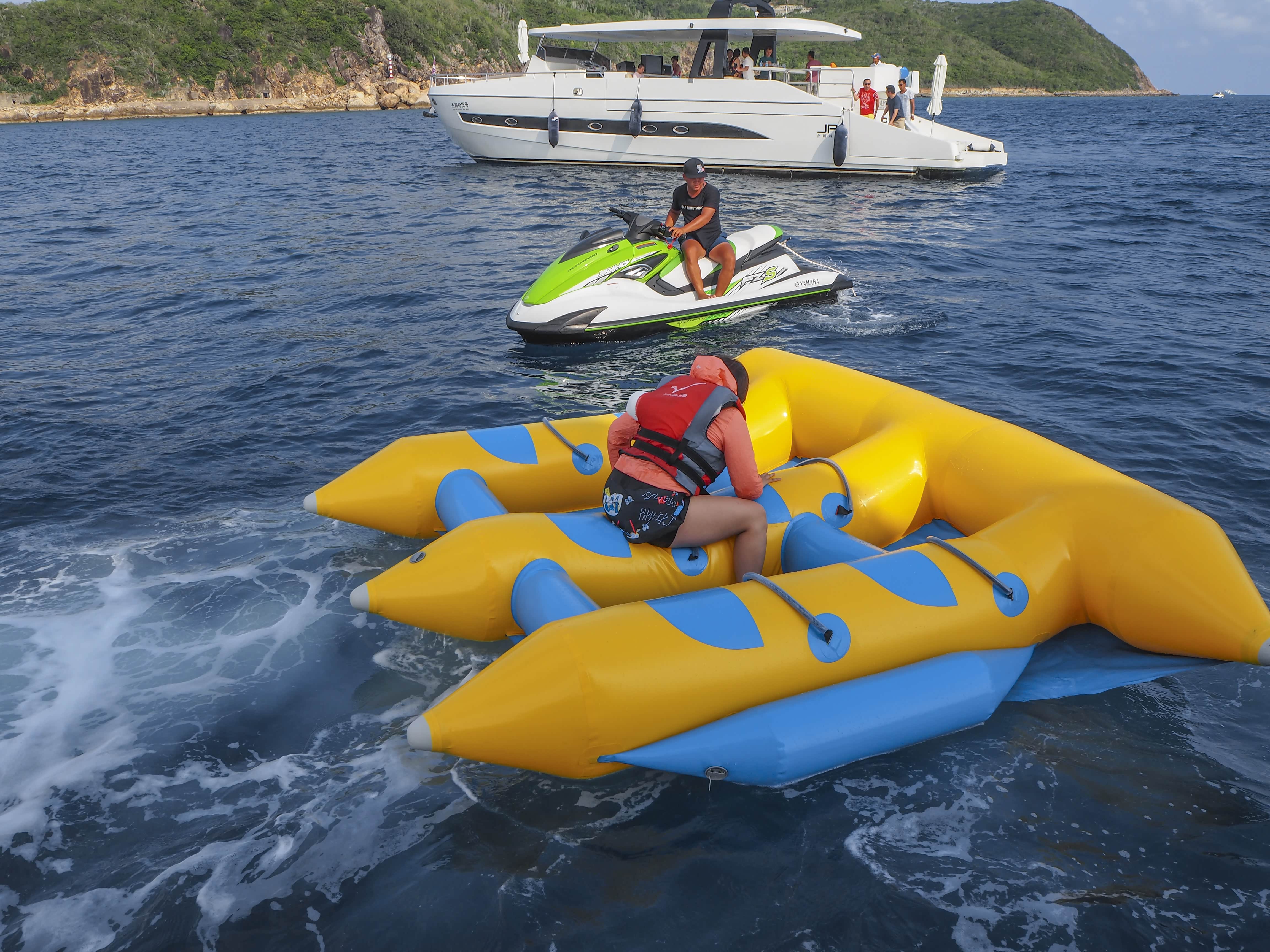 【游玩攻略:海上飞鱼】 飞鱼船是由高速快艇牵引行驶,速度是香蕉船的3