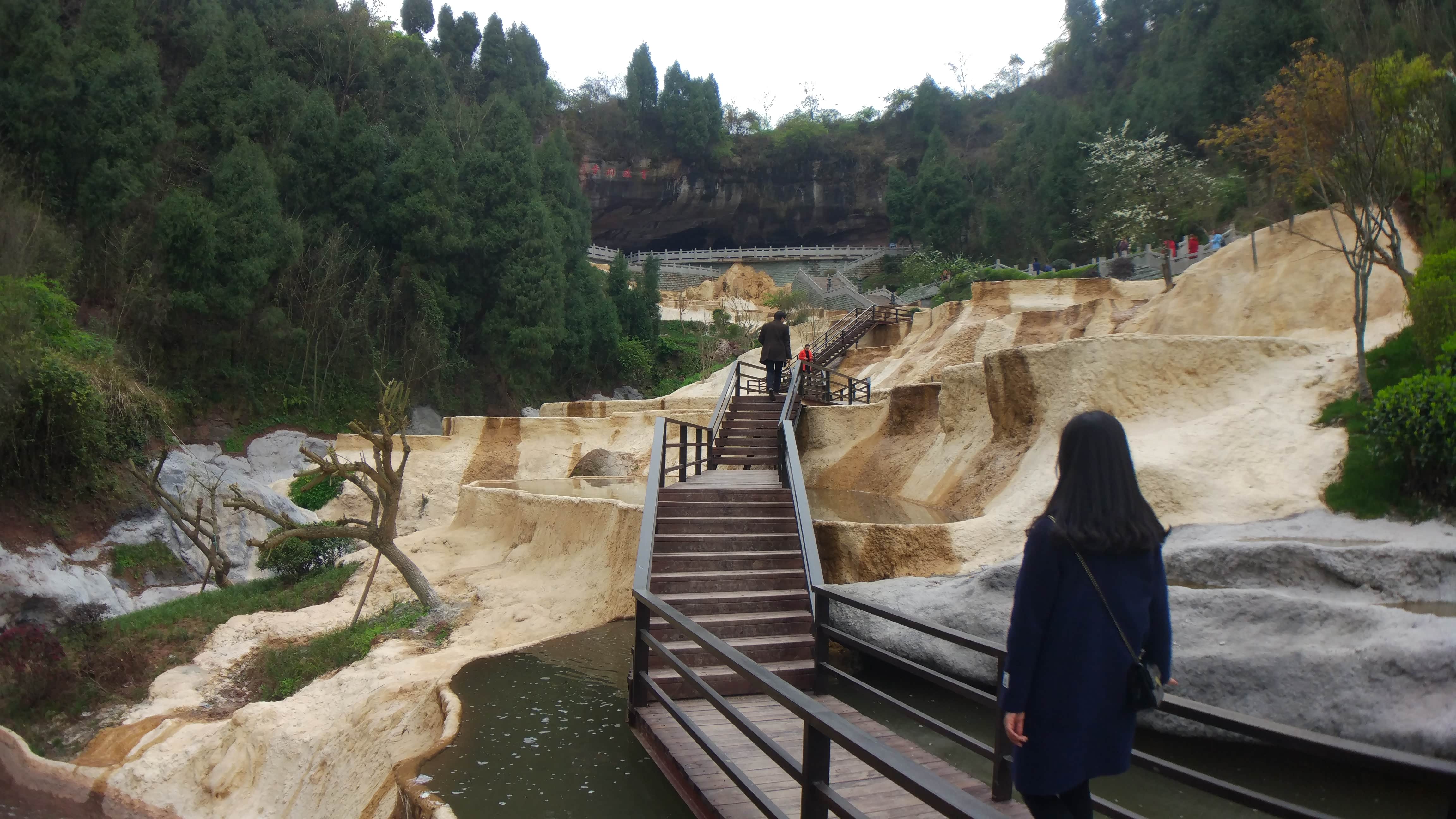 兄弟姐妹游玩-碧瑶山庄