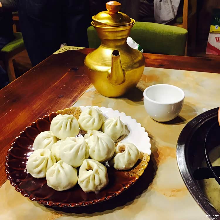 牦牛肉包子,15个40块钱,我吃了14个,一口一个.