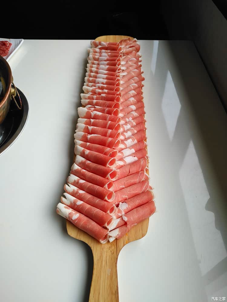 速冻机切的大板羊肉肥瘦相间,58元一份.