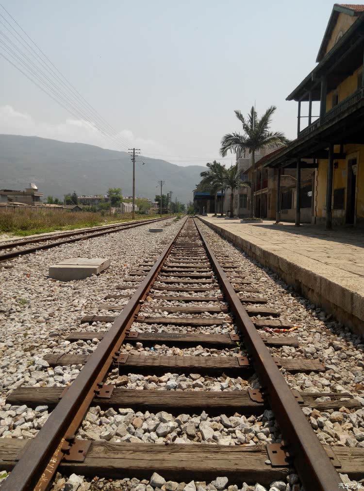 1936年通车是为寸轨铁路(轨距60厘米),1970年改为米轨铁路.