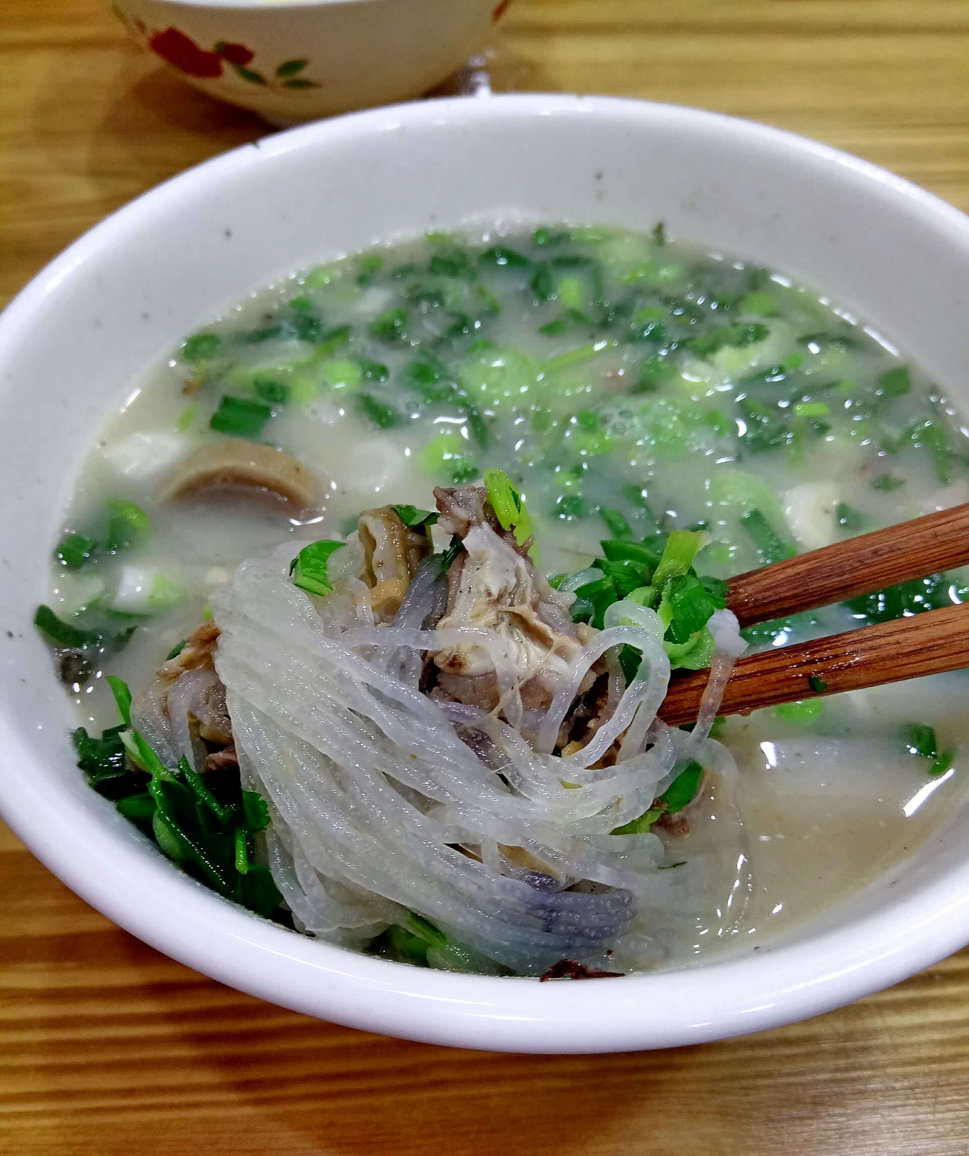 牛杂汤还不错20元一份,不咸.