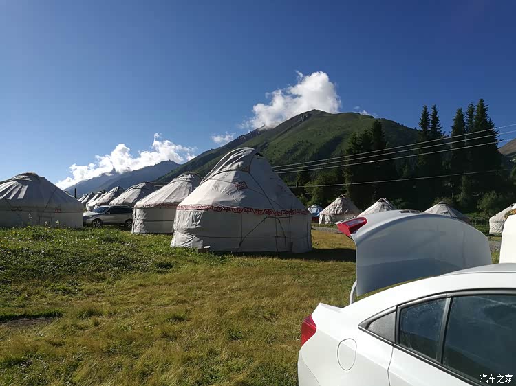 过乔尔玛住蒙古包