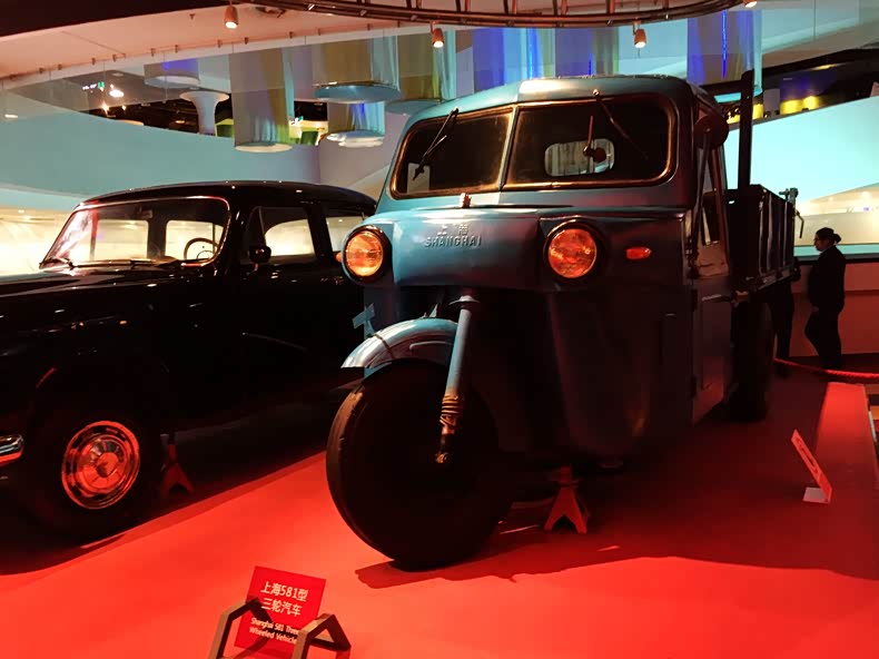 上海581型三轮汽车.