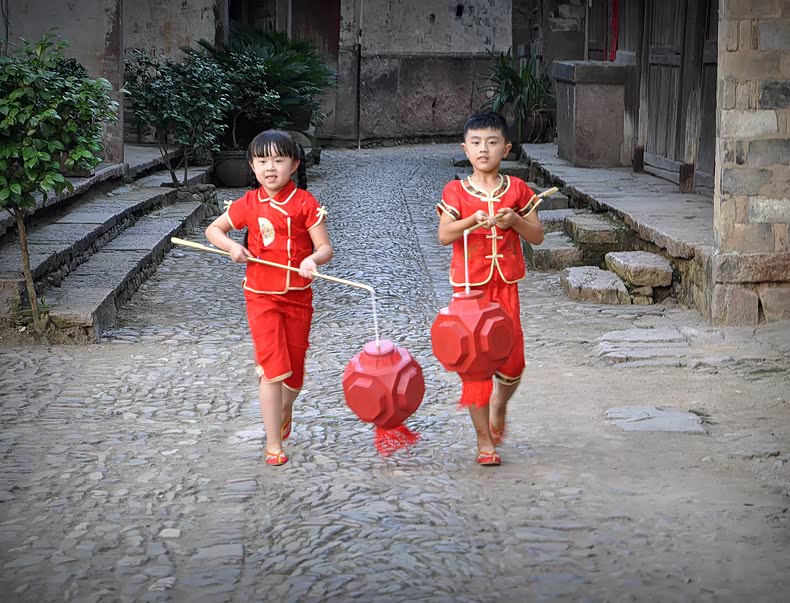 仙居皤滩花灯造型别致,工艺独特,制作精美,小巧玲珑,古朴典雅.