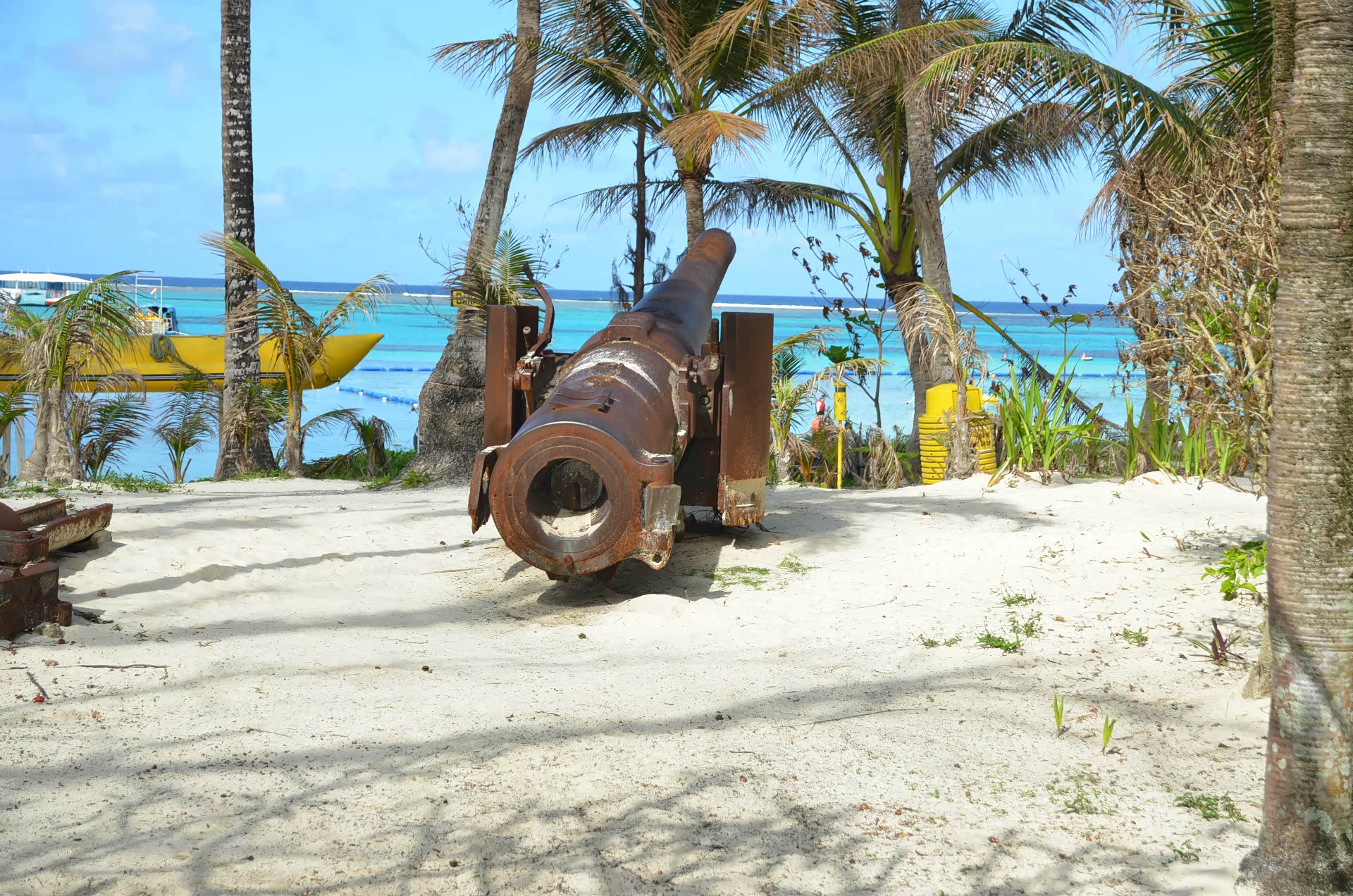 这大炮说明了曾经这里充满战火~我们要爱好和平啊