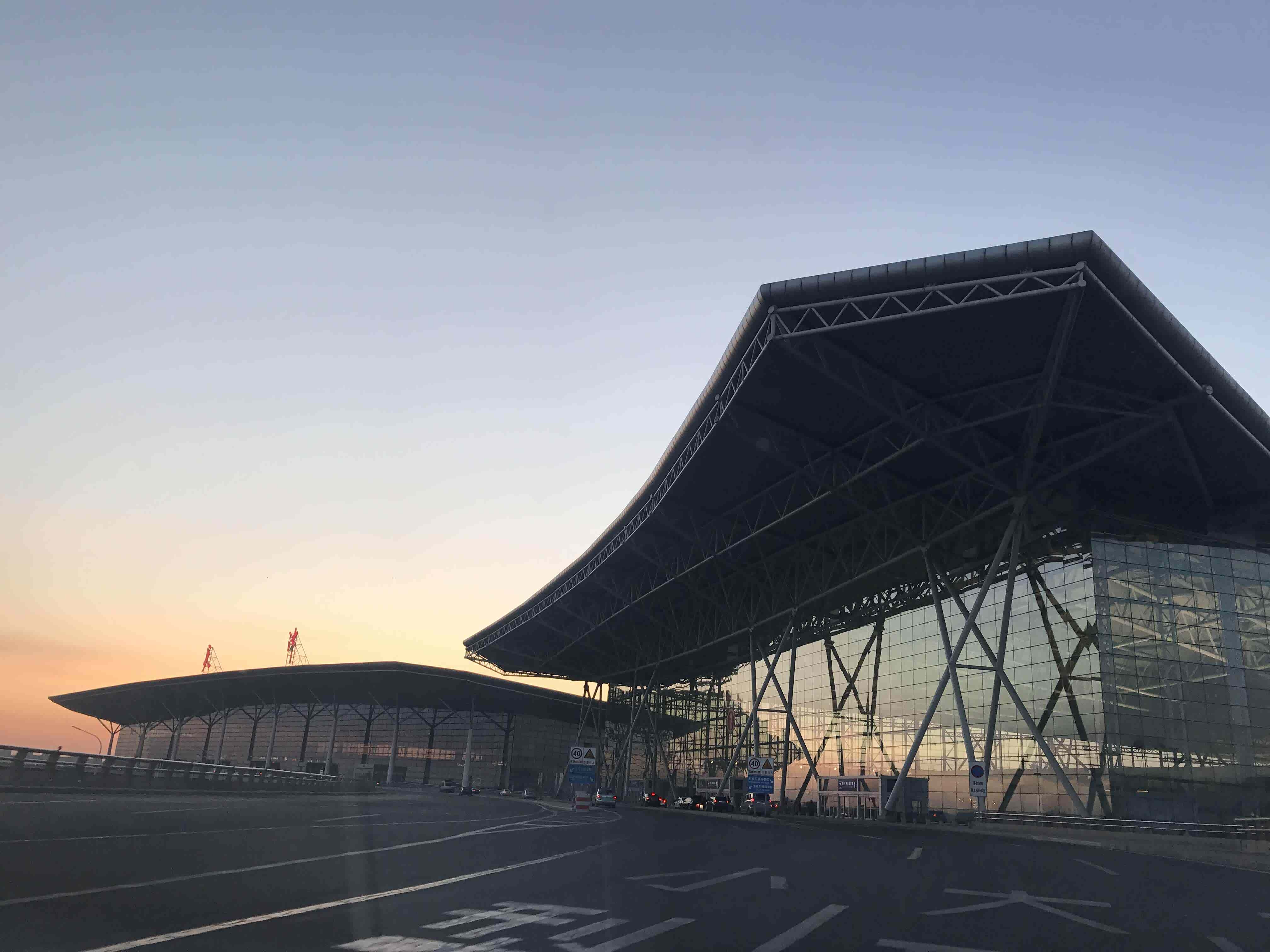 清晨6.30早早抵达天津机场,天还处于蒙蒙亮阶段.