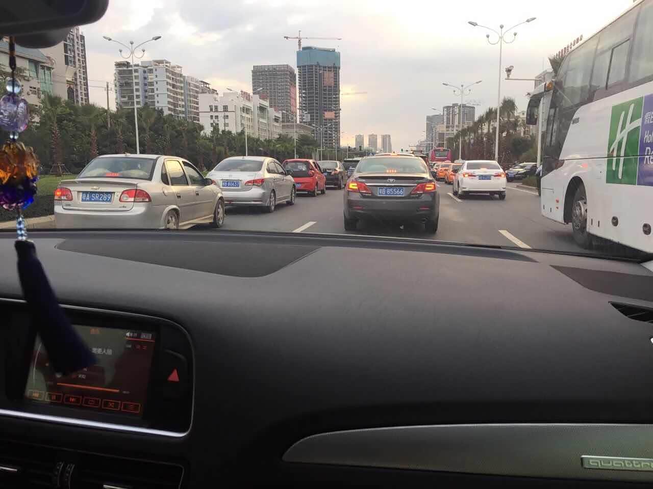 三亚的高峰期也是堵车堵的心塞