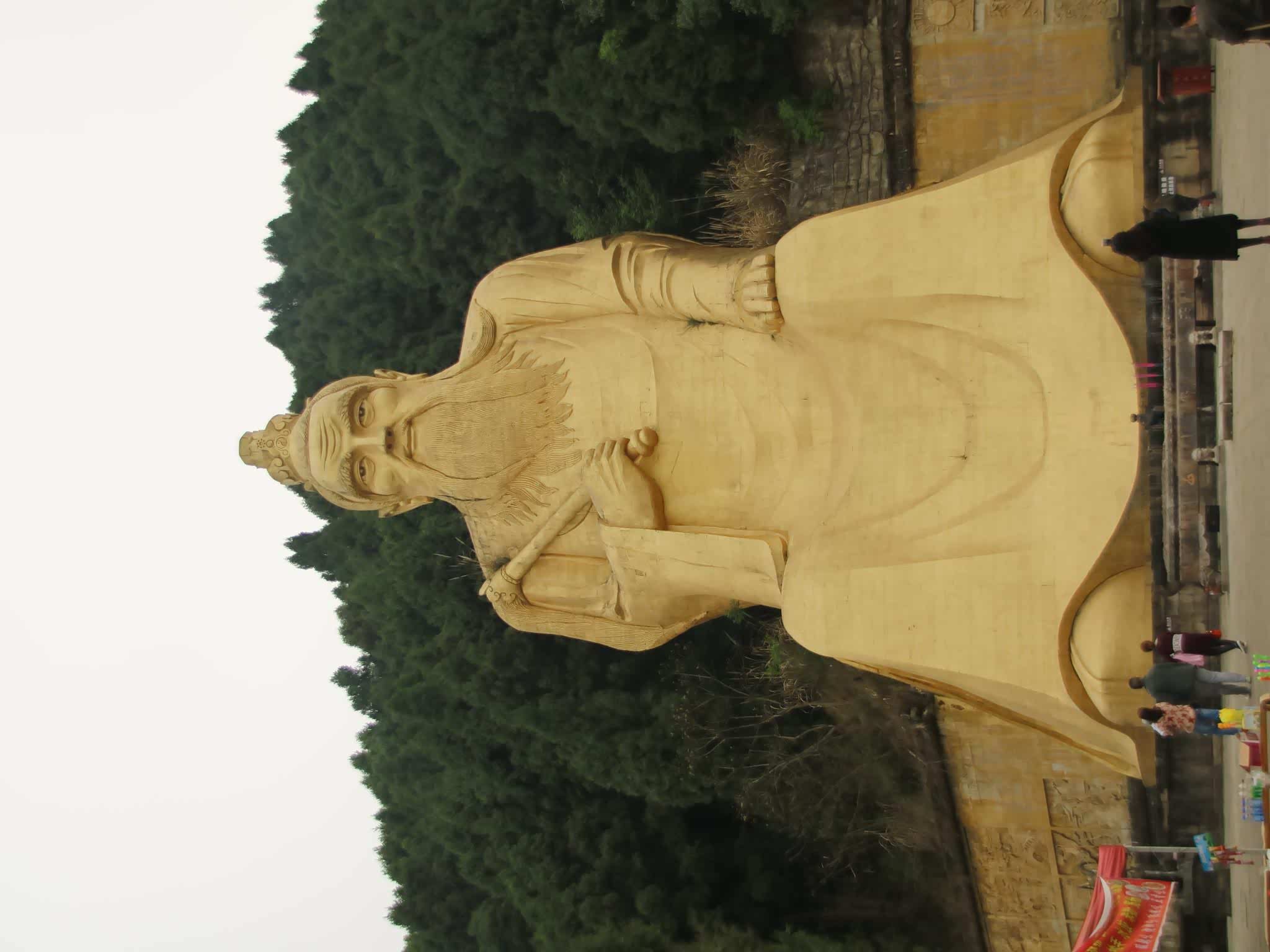 海拔547米,山峰秀丽,形似栖凤,故又称"高凤山".