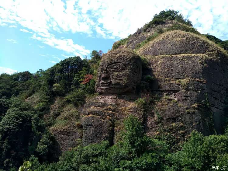 考虑天气转凉,决定还是换个地方玩玩,听当地人说斗岩风景区也不错