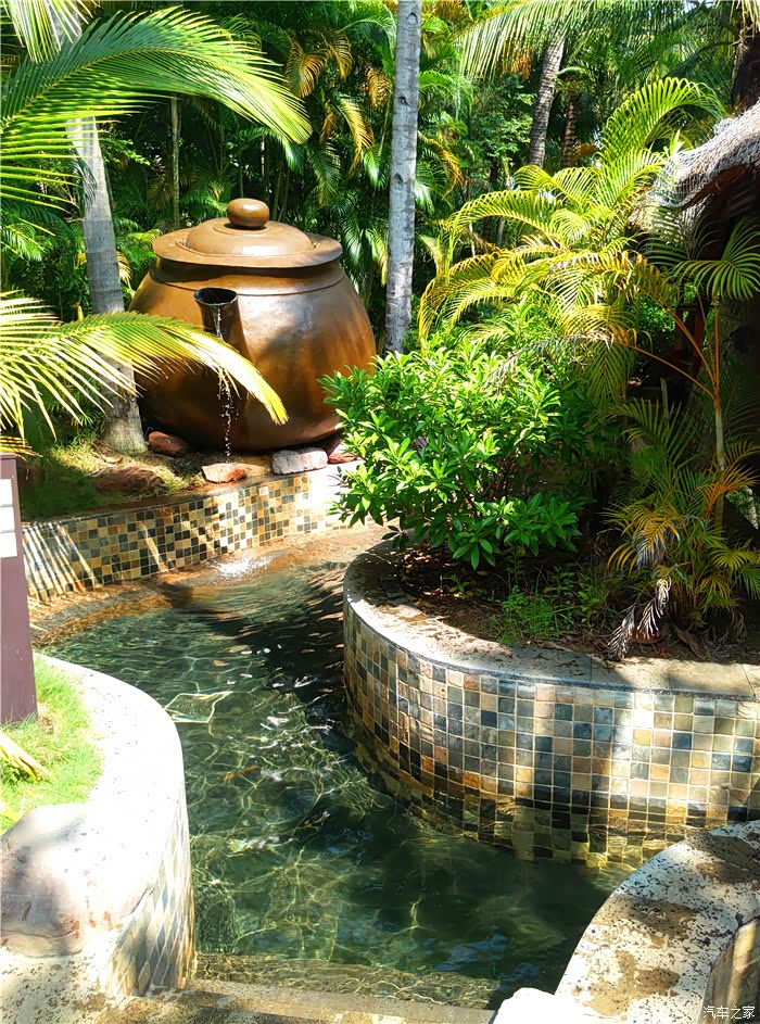 南田温泉位于三亚的南田农场境内,与蜈支洲岛隔海相望