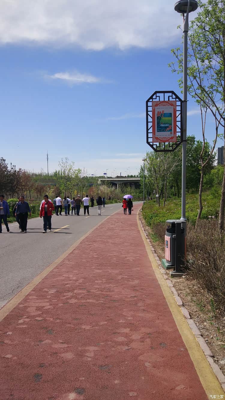 乌鲁木齐市小绿谷公园徒步游