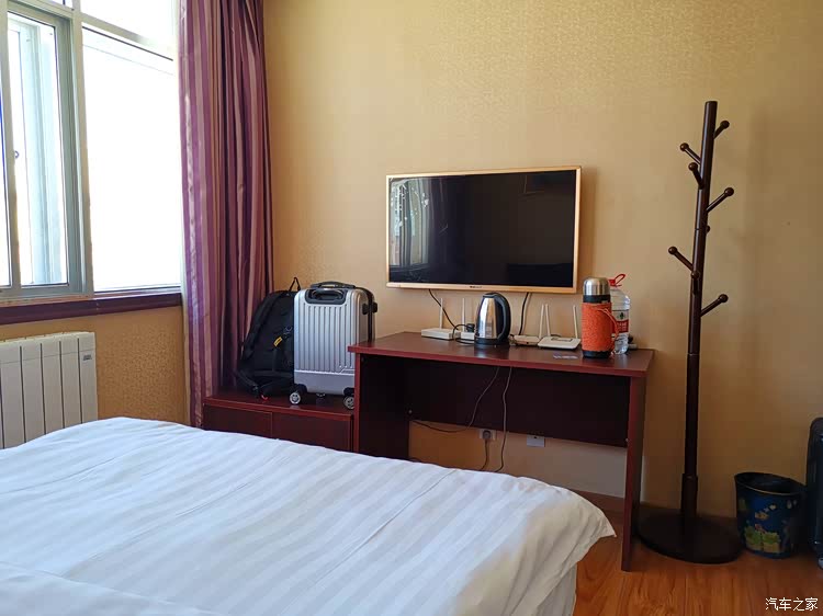 从稀臣那卡山上远眺森格藏布与噶尔城(狮泉河镇).