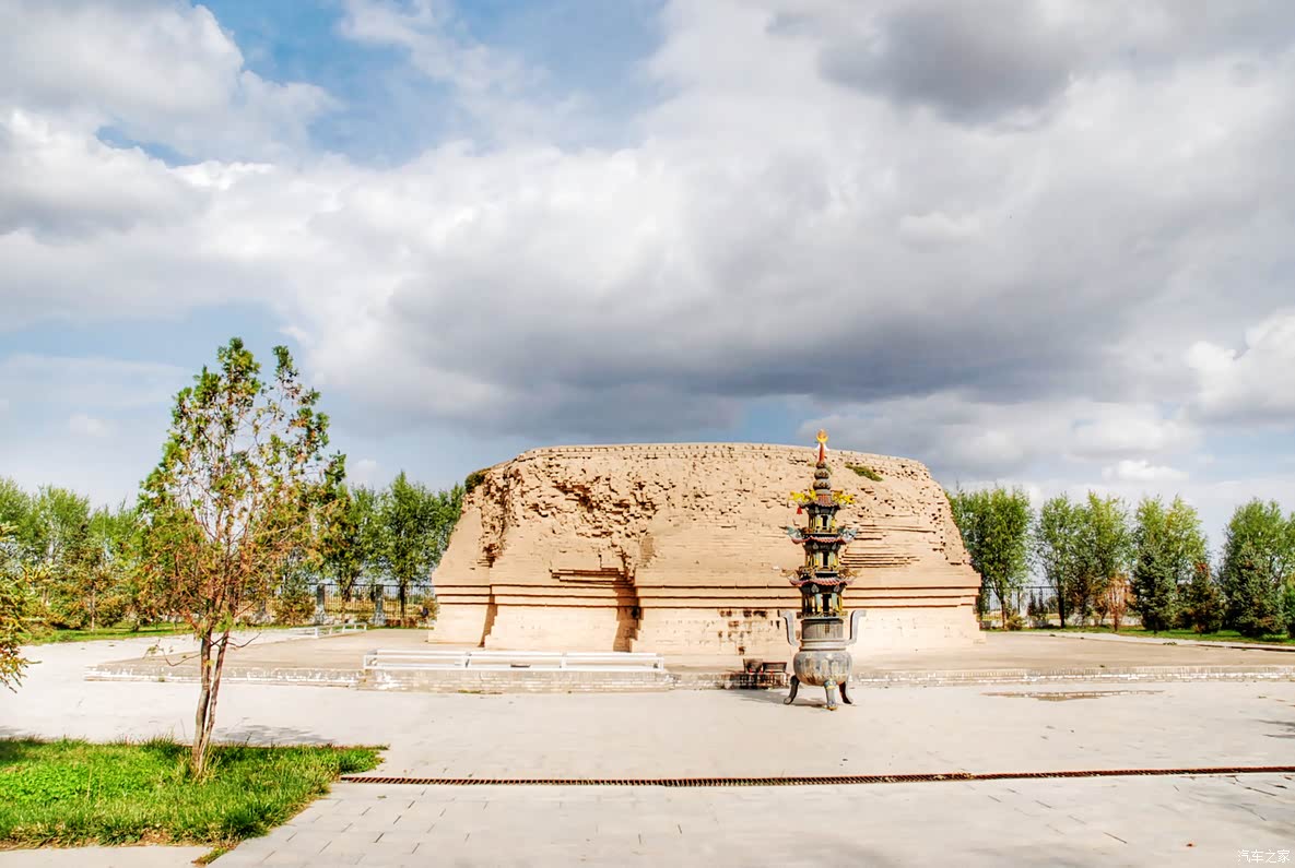 7米的萨班灵骨塔.