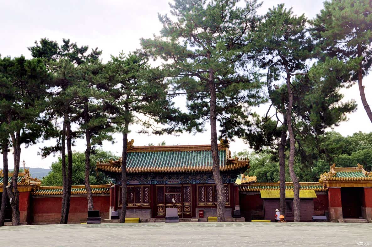 现在在普佑寺仅存东西禅房内展示的五百罗汉是承德罗汉堂的,雕塑艺