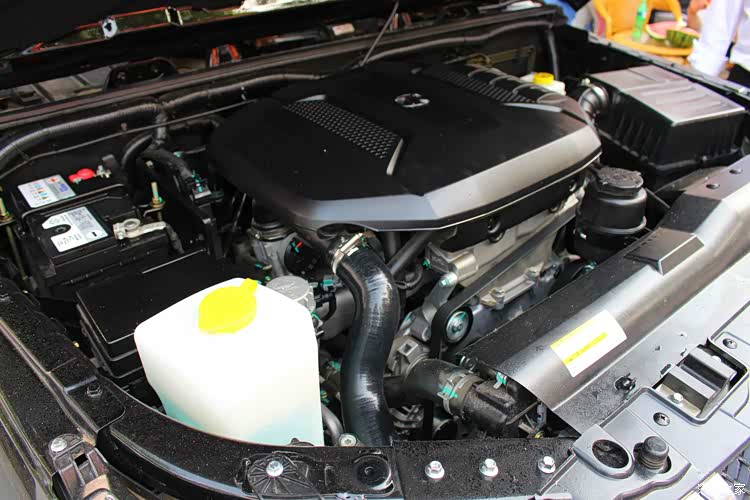 北京汽车bj40l前舱机舱展示