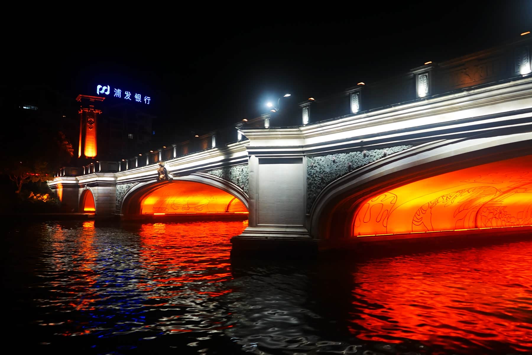 来广西不去桂林,相当于没来.看过南宁,去过通灵大峡谷和德天瀑布.