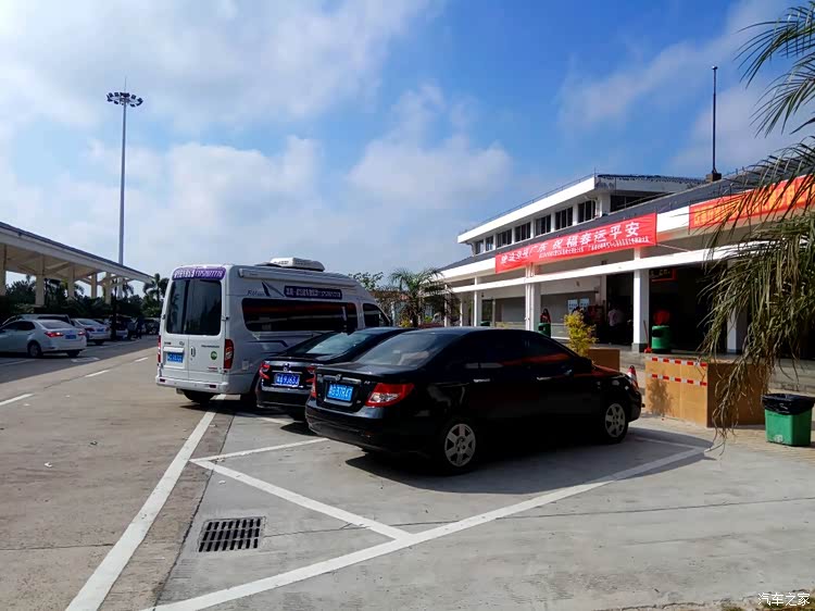 顺利抵达雷州服务区,阳光灿烂.