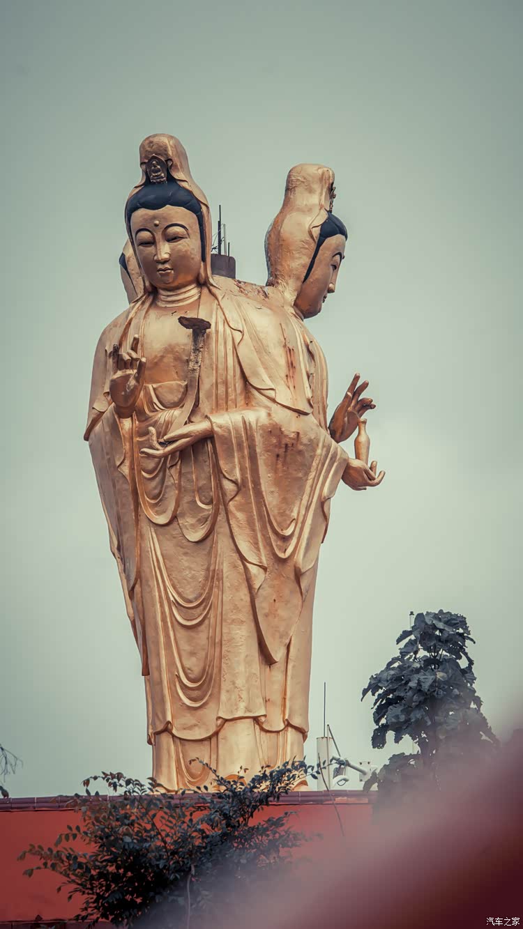 灵谷峰上山的途径不止一种 由于我们跟随的包车师傅是当地人