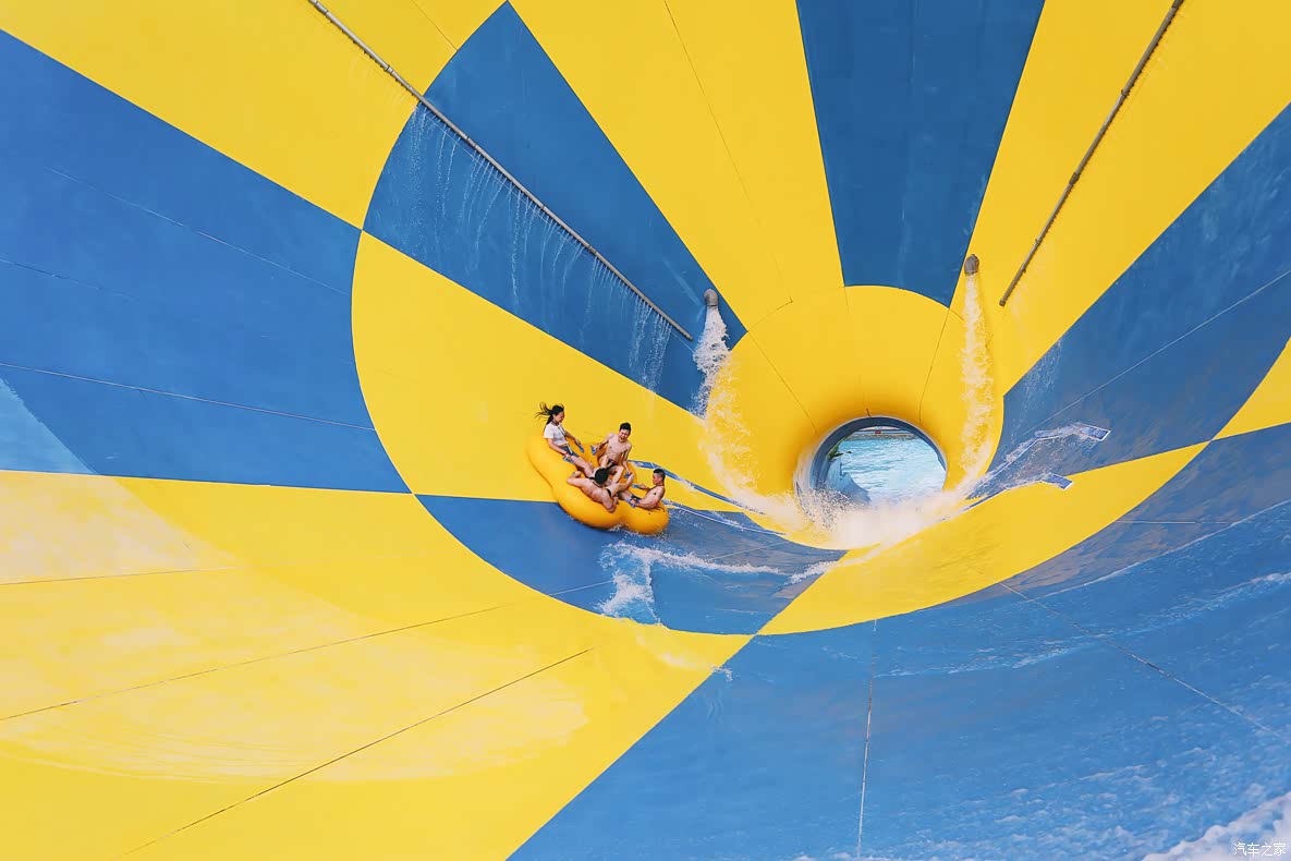 荐暑假去哪儿玩,三亚水上乐园,人造3米海啸刺激一夏