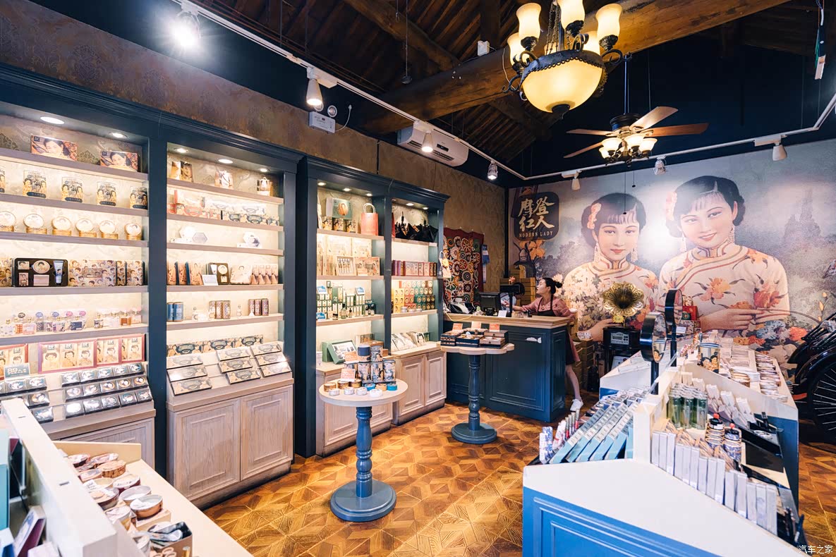 和上海女人风格很像的化妆品店,还有一家叫摩登红人,也是三十年代老