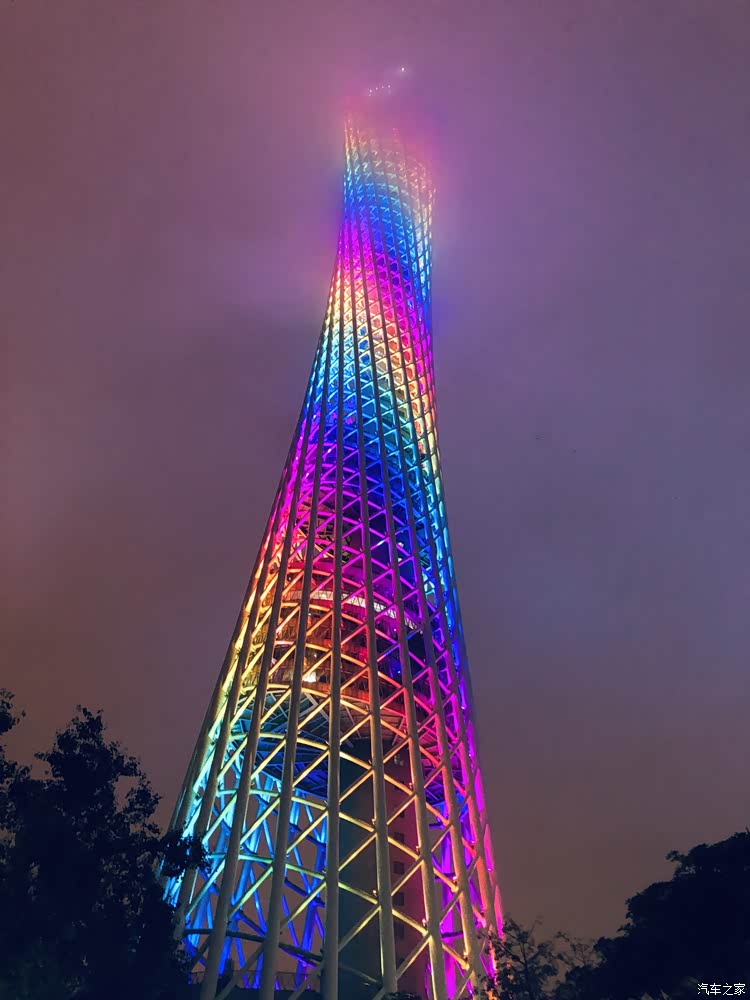 喝完珠江啤酒怎么能不来珠江边的"小蛮腰"广州塔逛逛