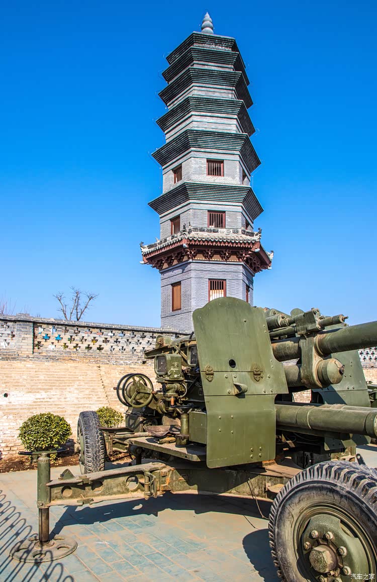 塔下面是军事基地——炮场,我把它叫高射炮,不知道对不对?求科普.