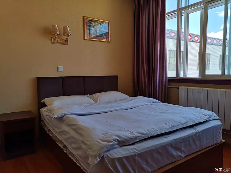 从稀臣那卡山上远眺森格藏布与噶尔城(狮泉河镇).