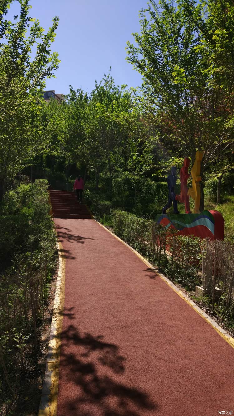 乌鲁木齐市小绿谷公园徒步游