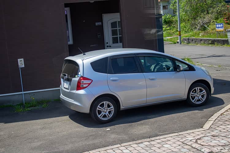 二代老飞度,尾翼看上去很另类