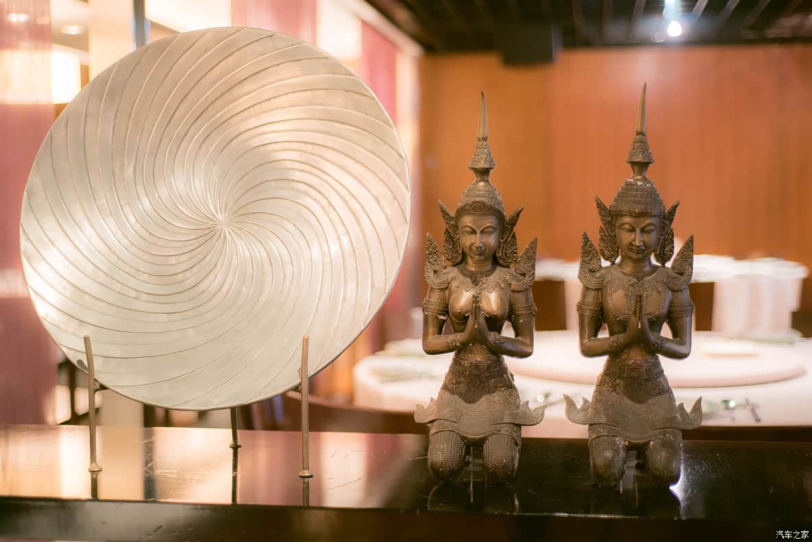 sukhothai泰式料理,月亮虾饼,香茅鸡翅,香料炸猪颈肉,马沙曼咖喱牛腩