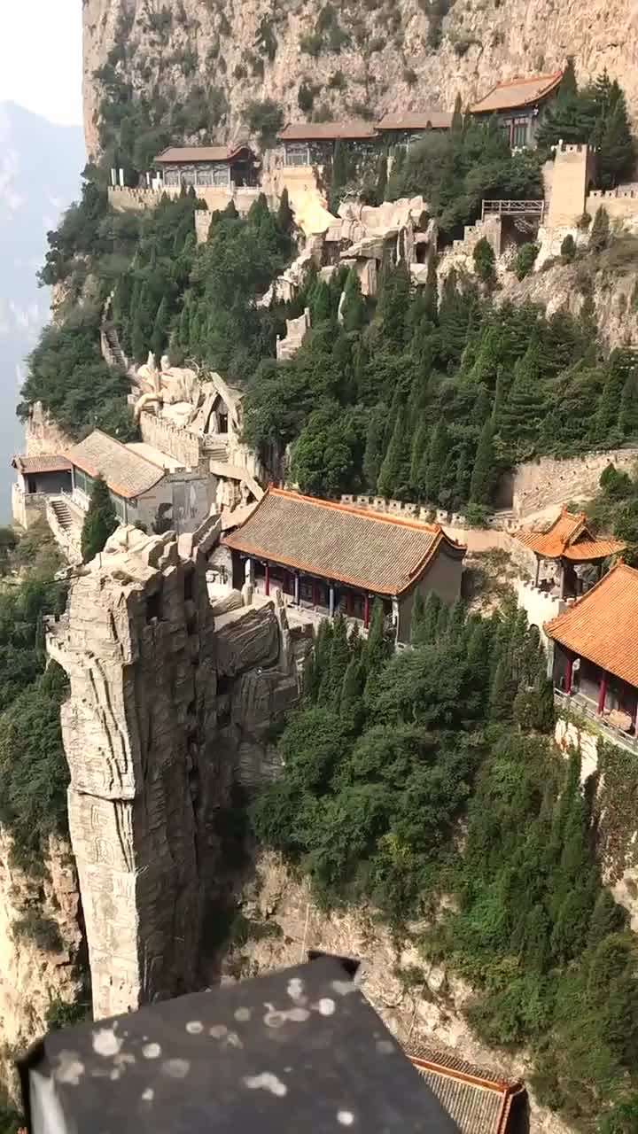 山西介休的绵山天桥