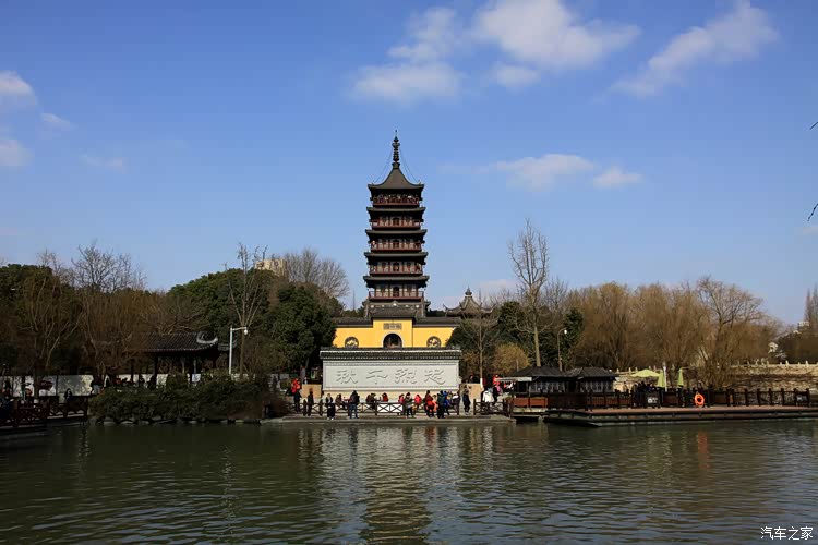 对面是嘉兴壕股塔-古时嘉兴七塔八寺之一,因北临城濠,其水曲如股而得