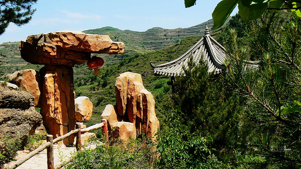 回望山门 陇南礼县萃峰观