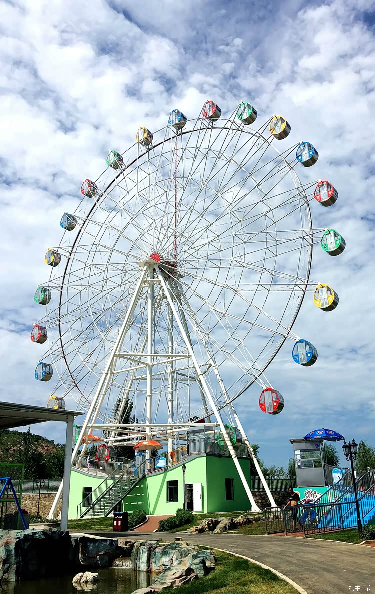 紫金湾游乐场嬉戏.