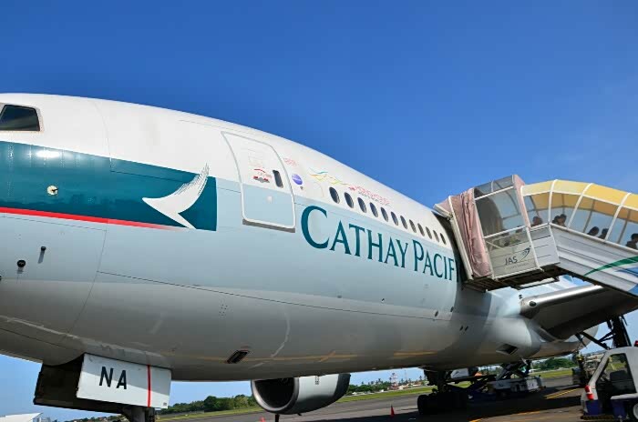 飞机安全降落在巴厘岛国际机场.