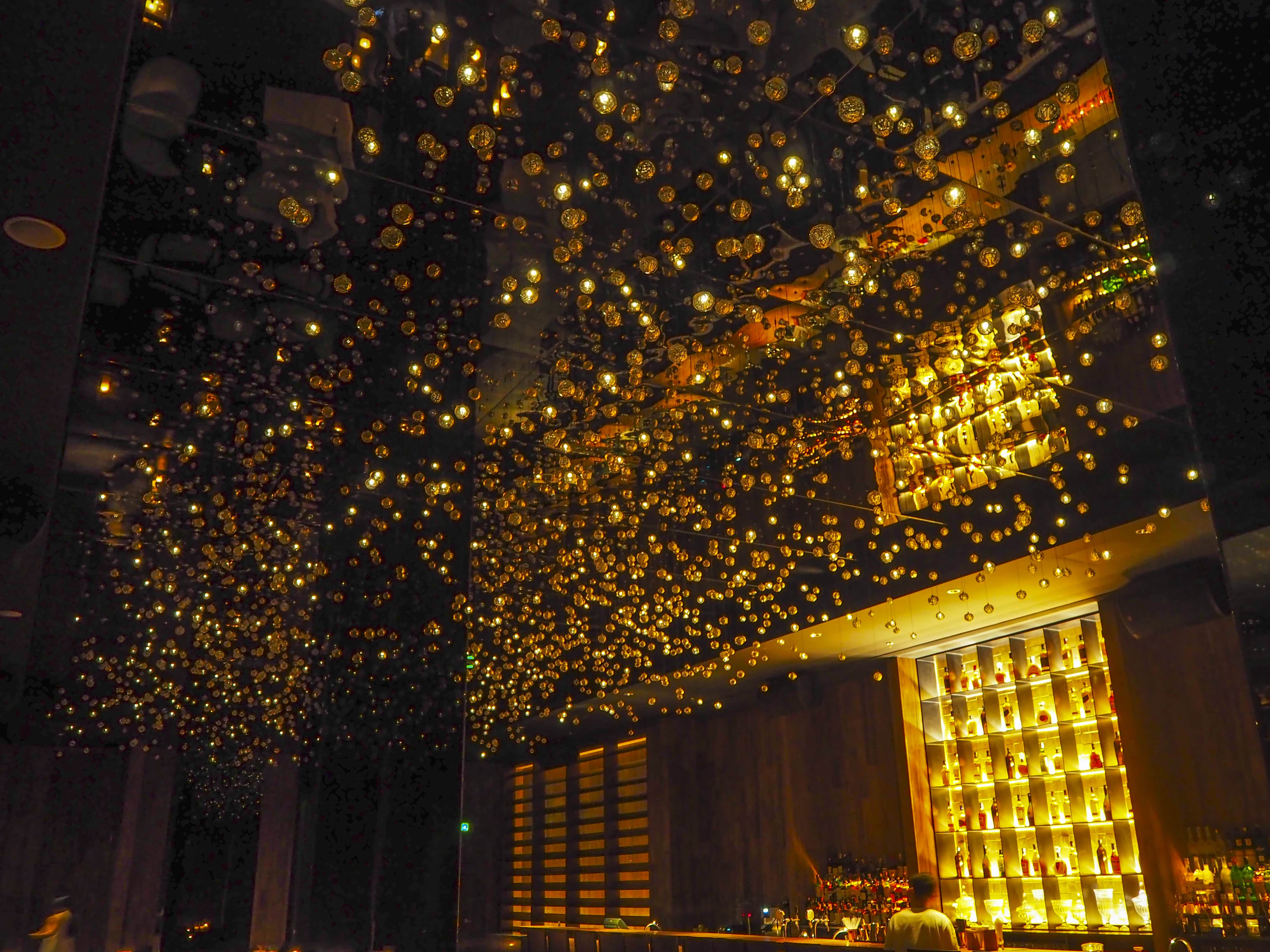 3,penthouse rooftop bar (星空吧) 最佳体验就是在屋顶的泳池边享受